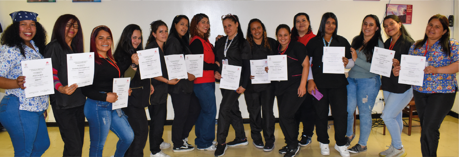 FORMACIÓN QUE TRANSFORMA: Madres y jóvenes culminan su camino en ESCALA